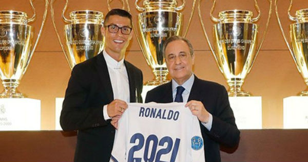 Ronaldo bị giễu cợt ở lễ ký hợp đồng với Real