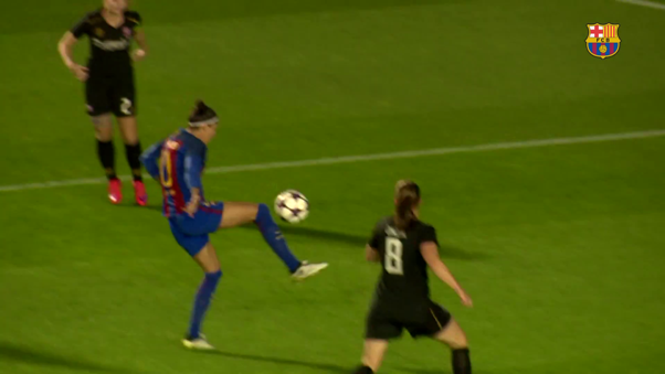 VIDEO: Pha xử lý ghi bàn hoàn hảo của sao nữ Barca