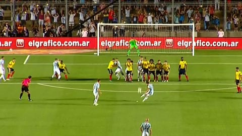 VIDEO: Messi sút phạt đẳng cấp vào lưới Colombia