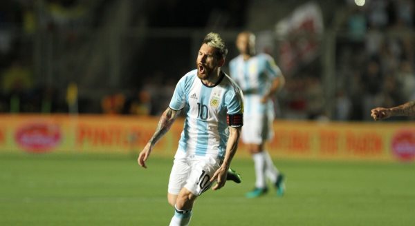 VIDEO: Màn solo qua 5 cầu thủ Colombia của Messi