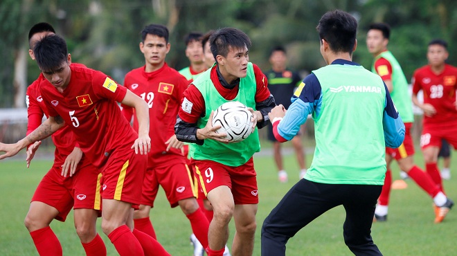 Nhà vô địch AFF Cup 2008 lo ngại hàng thủ ĐT Việt Nam