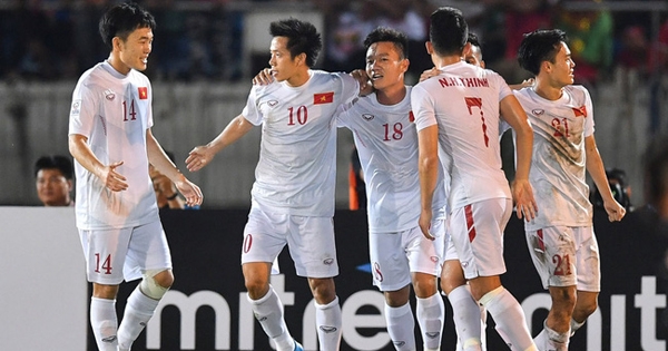 Tin nóng AFF Cup 30/11: HLV Riedl nêu tên cầu thủ đáng ngại nhất của VN