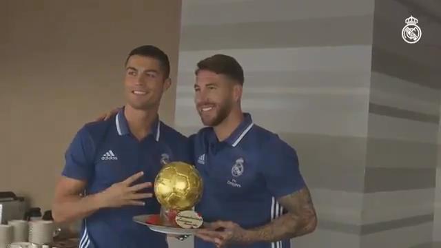 VIDEO: Ronaldo nhận QBV đặc biệt từ Real Madrid