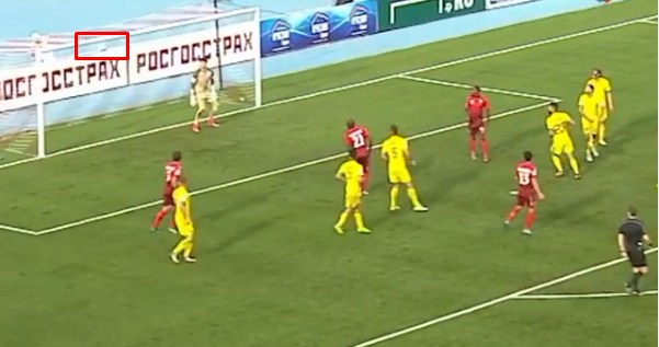 VIDEO: Đã mắt với cú vô-lê khiến thủ môn đứng nhìn bất lực