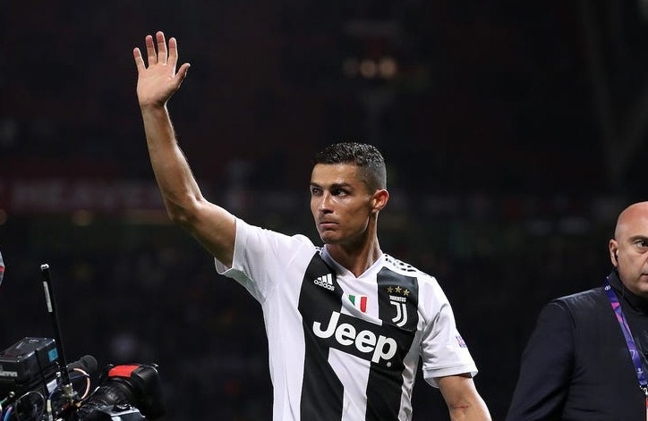 Cầu thủ vô danh choáng váng vì hành động đẹp của Ronaldo