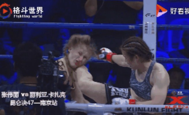 Nữ võ sĩ Trung Quốc tung đòn hiếm khiến đối thủ gục ngã