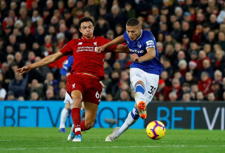 Everton vs Liverpool: Thêm 1 bước dài về đích