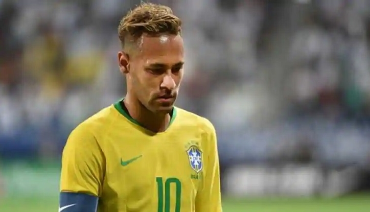 Neymar báo hung tin cho ĐT Brazil và PSG 