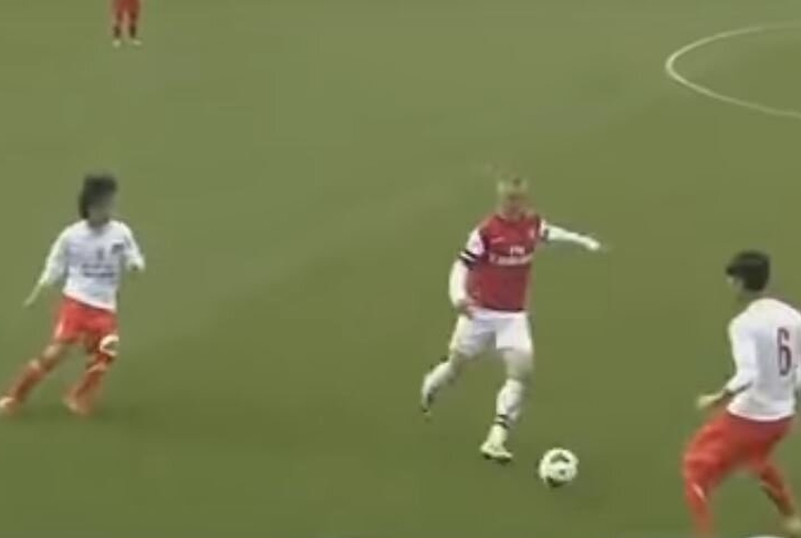 VIDEO: Tuấn Anh, Xuân Trường đá tiki-taka như Barca trước U19 Arsenal