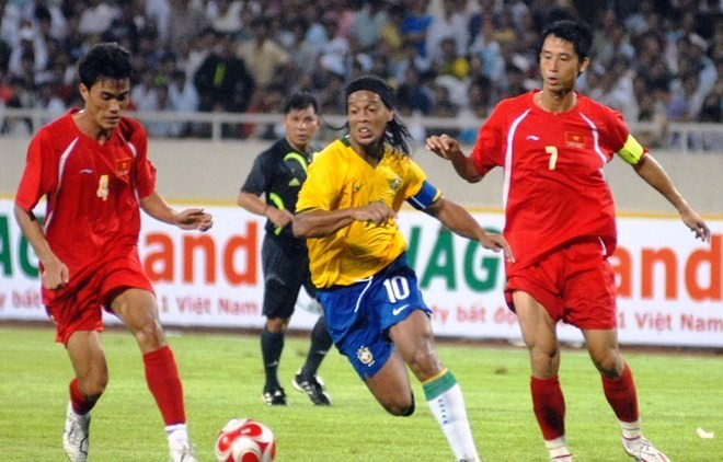 VIDEO: Màn trình diễn của Ronaldinho trước ĐT Việt Nam