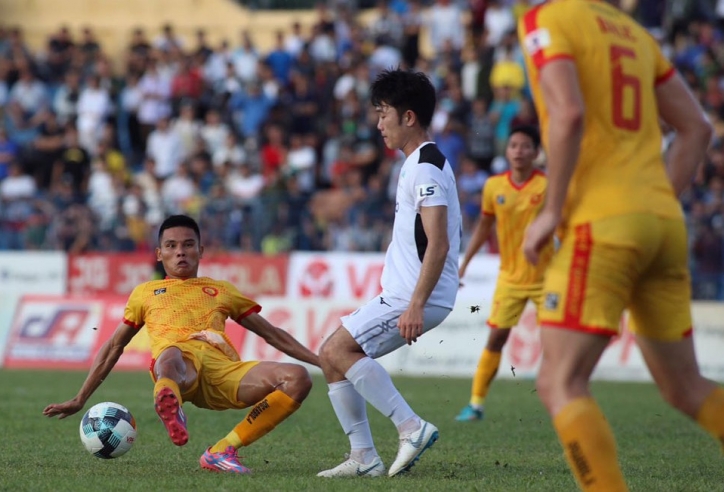 Bóng đá Việt Nam tiếp tục rối ren trước phản ứng của các đội bóng V-League