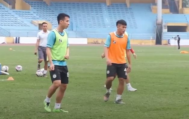 VIDEO: Cận cảnh Hùng Dũng tập luyện cùng CLB Hà Nội