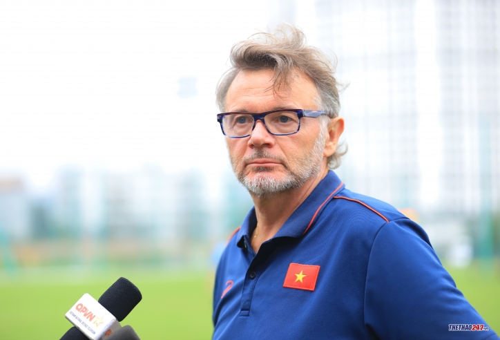 HLV Troussier: 'Tôi ấn tượng với 2 cầu thủ U18 Việt Nam'