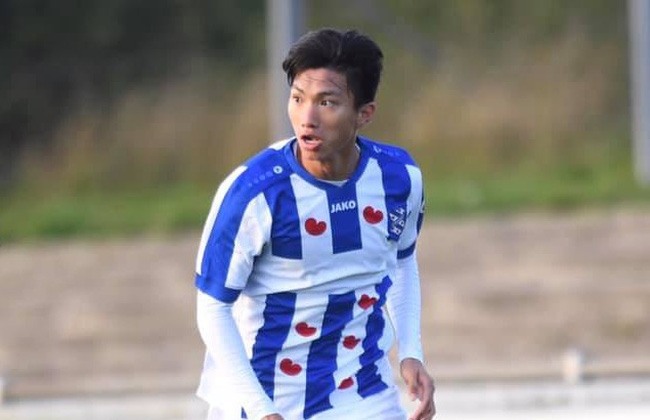 HLV Hà Nội FC chỉ cách để Văn Hậu được ra sân trong màu áo Heerenveen