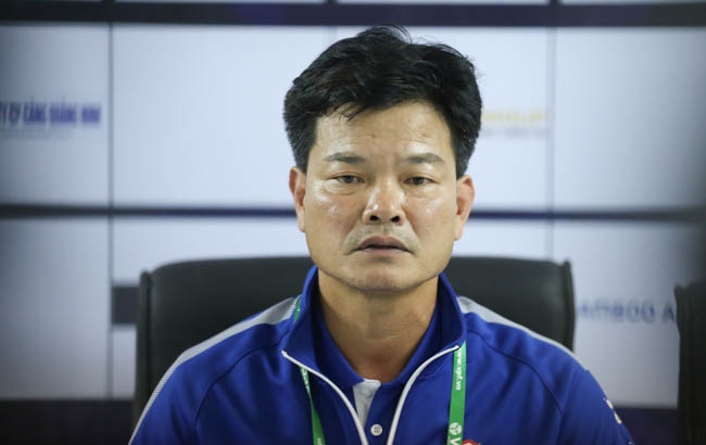 HLV Nguyễn Văn Sỹ: 'Không có khán giả thì nên dừng V-League 2020'