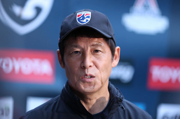 Lãnh đạo Thái Lan: 'HLV Akira Nishino sẽ quyết định đội hình tới AFF Cup 2020'