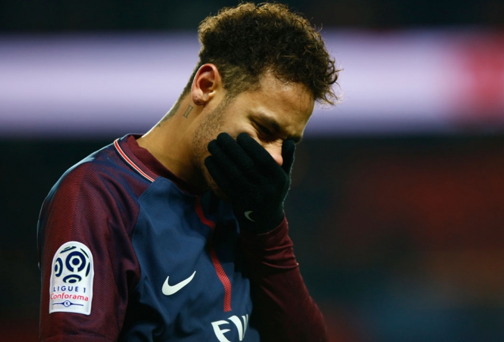 Neymar trốn trong nhà hai ngày để khóc vì chấn thương
