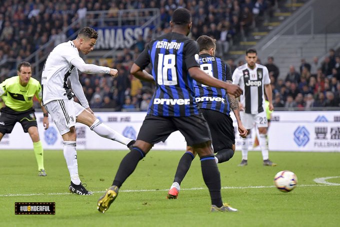 Ronaldo lập công, Juventus thoát thua ở trận derby Italia
