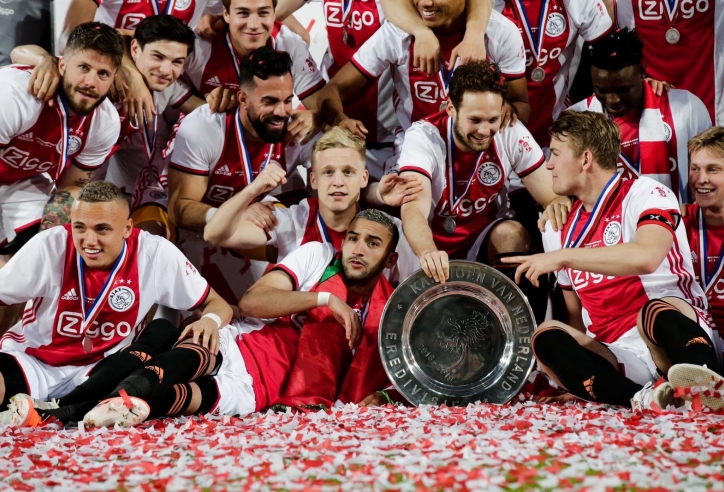 VIDEO: Dàn sao Ajax nâng cao cúp vô địch Hà Lan 2018/19