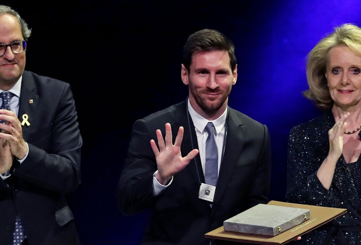 Cống hiến miệt mài cho Barca, Messi nhận vinh dự đặc biệt