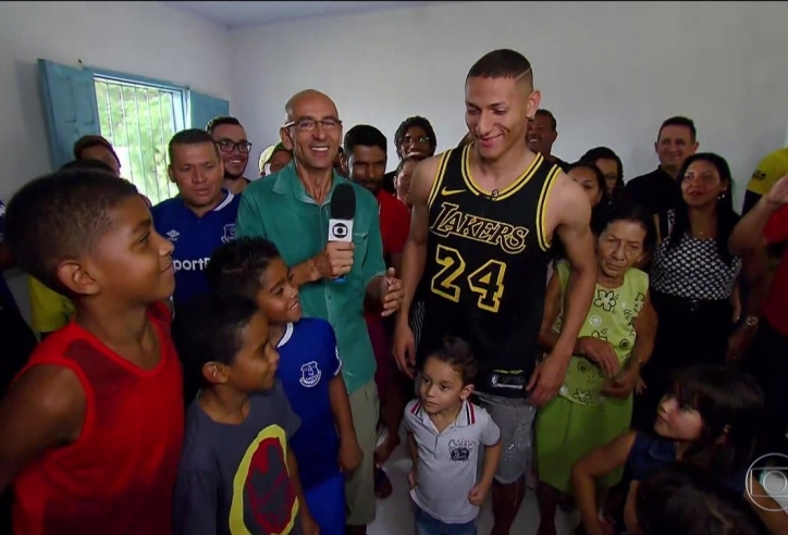 VIDEO: Cảm xúc của Richarlison và gia đình khi được Brazil triệu tập
