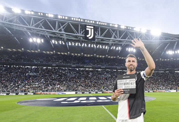 VIDEO: Barzagli bật khóc trong ngày chia tay Juventus