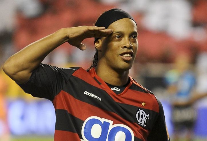 Ronaldinho đòi 'đi bar 2 lần mỗi tuần' để gia nhập đội bóng mới