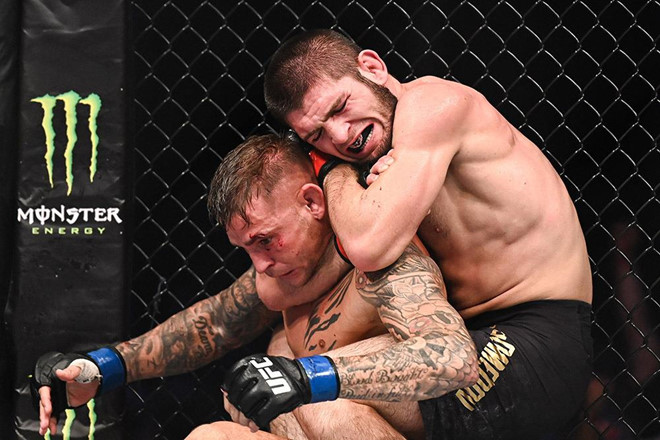 VIDEO: Khabib bảo vệ đai vô địch UFC bằng chiêu từng hạ McGregor