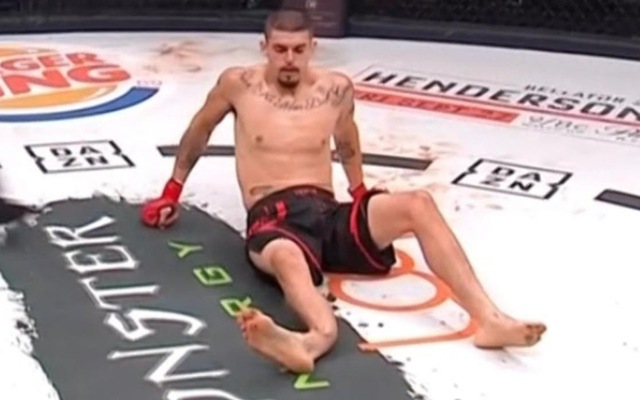 Võ sĩ MMA gãy chân kinh dị sau pha ra đòn trúng đối phương
