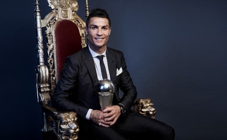 Ronaldo tung thông điệp ẩn ý lúc Messi giành giải FIFA The Best