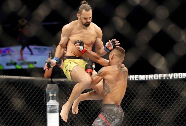 VIDEO: Võ sĩ UFC sử dụng 'lăng ba vi bộ' hạ knock-out đối thủ