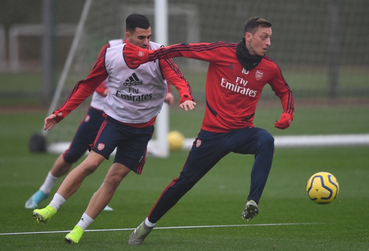 VIDEO: Đội hình Arsenal tập luyện tại Dubai