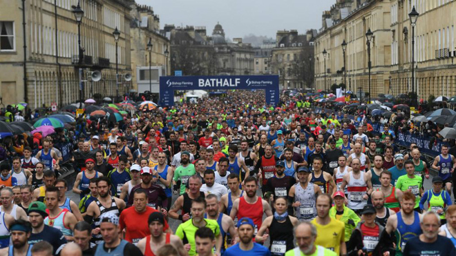 6.200 người Anh chạy Marathon bất chấp Covid-19