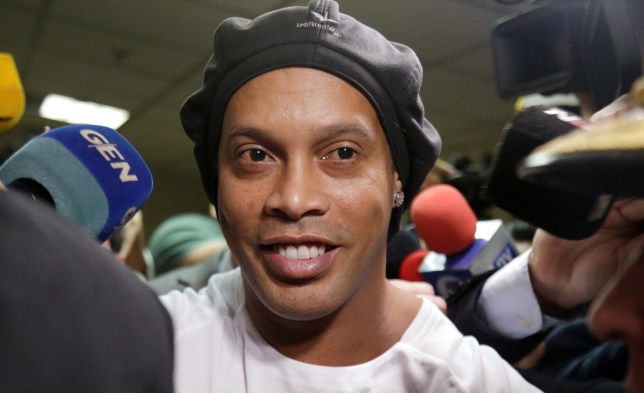 Ronaldinho 'hạnh phúc' với thú vui mới trong tù