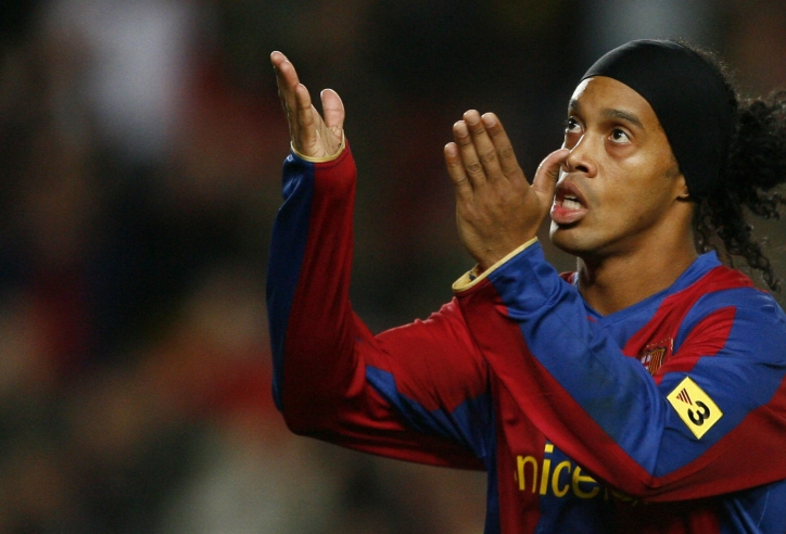 Barca bị tố đối xử tệ với Ronaldinho