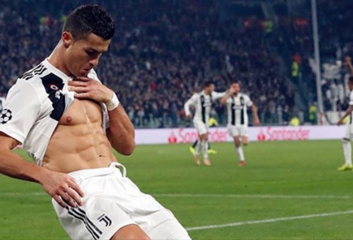 VIDEO: Cristiano Ronaldo vô-lê cháy lưới Man Utd