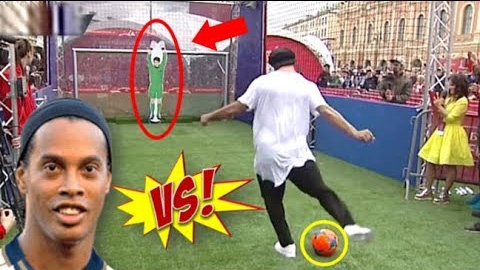 VIDEO: Ronaldinho liên tục thất bại trước thủ môn...robot