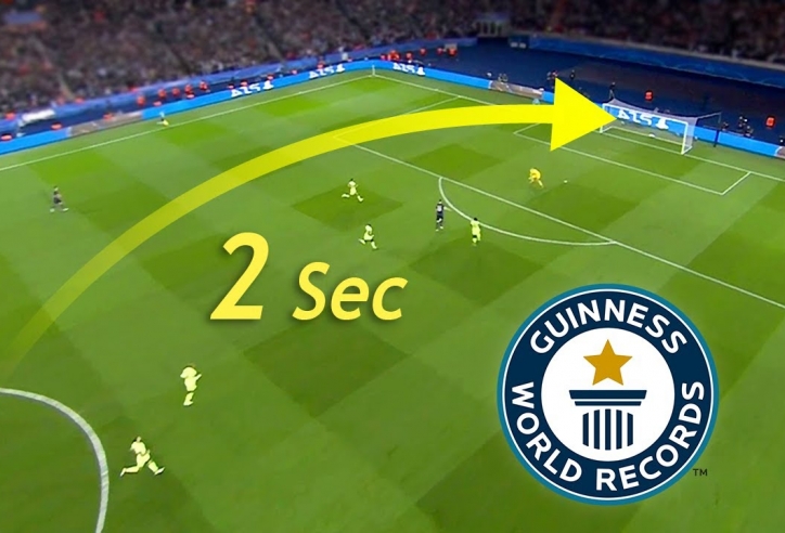 VIDEO: Cú sút từ giữa sân tạo nên bàn thắng nhanh nhất mọi thời đại