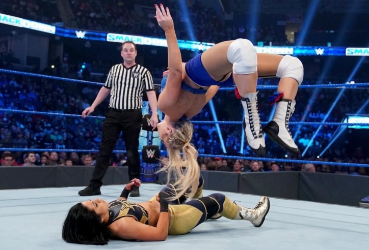 6 nữ đô vật hỗn chiến trên sàn đấu WWE