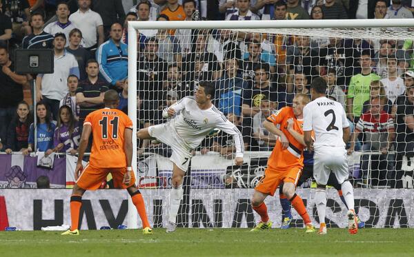 VIDEO: Bàn thắng ma thuật của Ronaldo vào lưới Valencia