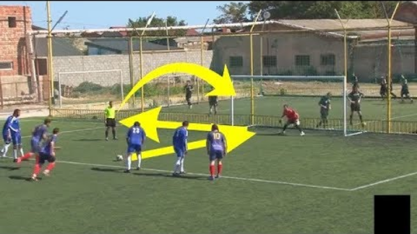 VIDEO: Quả penalty trớ trêu nhất thế giới