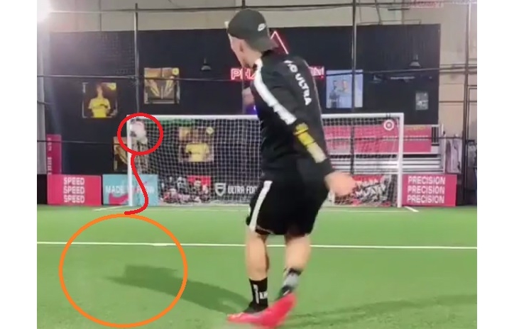VIDEO: Cầu thủ vô danh thực hiện cú sút phá vỡ mọi quy luật vật lý