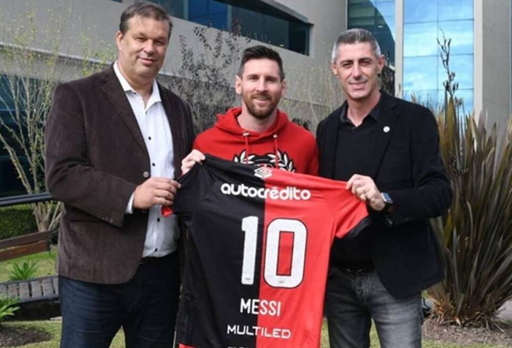 Tổng thống Argentina kêu gọi Messi khoác áo đội bóng quê nhà