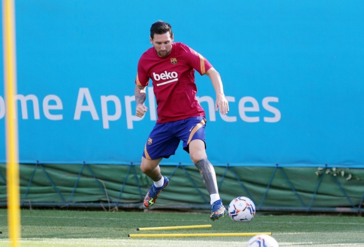 VIDEO: Những hình ảnh đầu tiên của Messi sau khi trở lại Barca