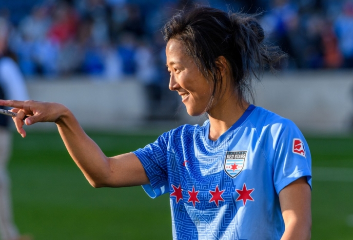 Nữ tuyển thủ quốc gia Nhật Bản thi đấu cho đội bóng nam