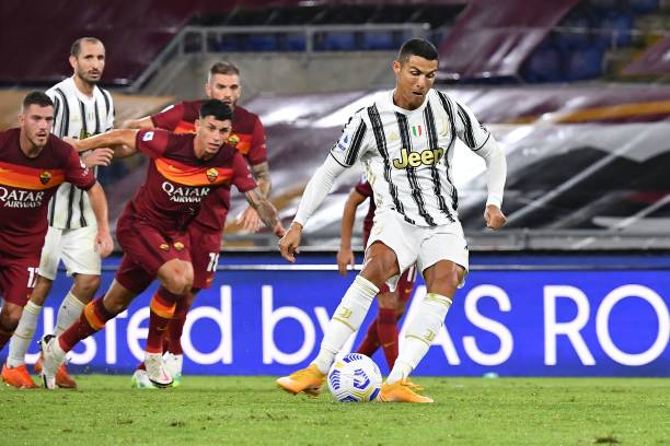 Ronaldo lập cú đúp, Juventus thoát thua trên sân Roma