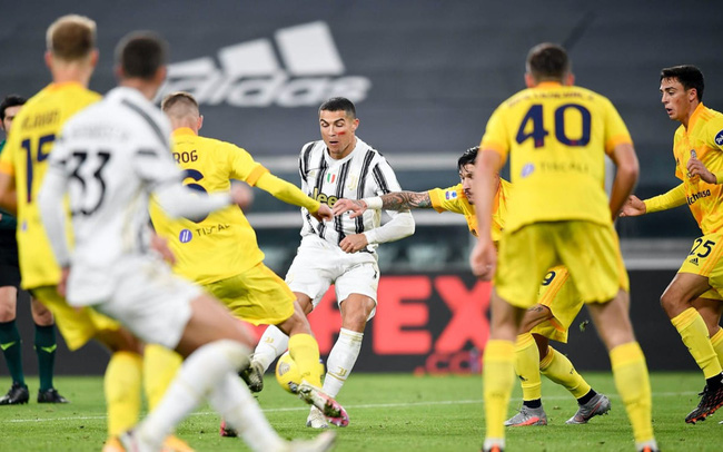 Video bàn thắng Juventus 2-0 Cagliari: Ronaldo chói sáng
