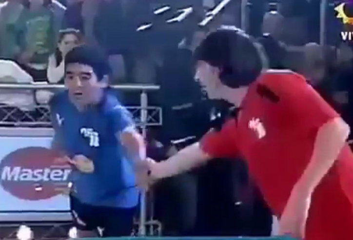 VIDEO: Khoảnh khắc hiếm có khi Messi sát cánh bên cạnh Maradona