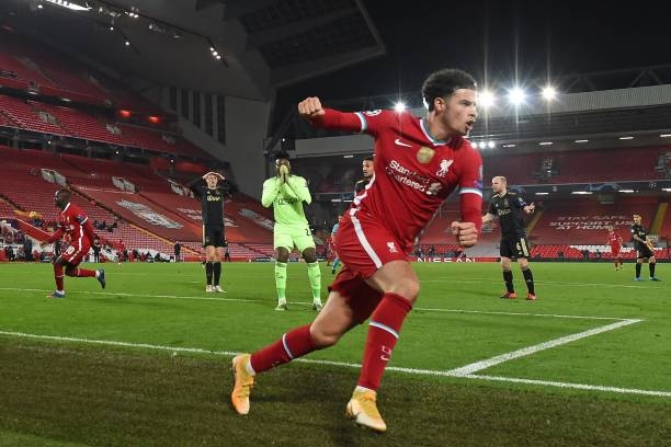 Sao trẻ giúp Liverpool vượt qua vòng bảng Champions League