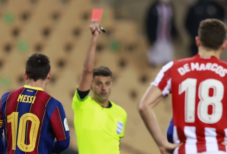 Messi nhận thẻ đỏ đầu tiên trong sự nghiệp CLB